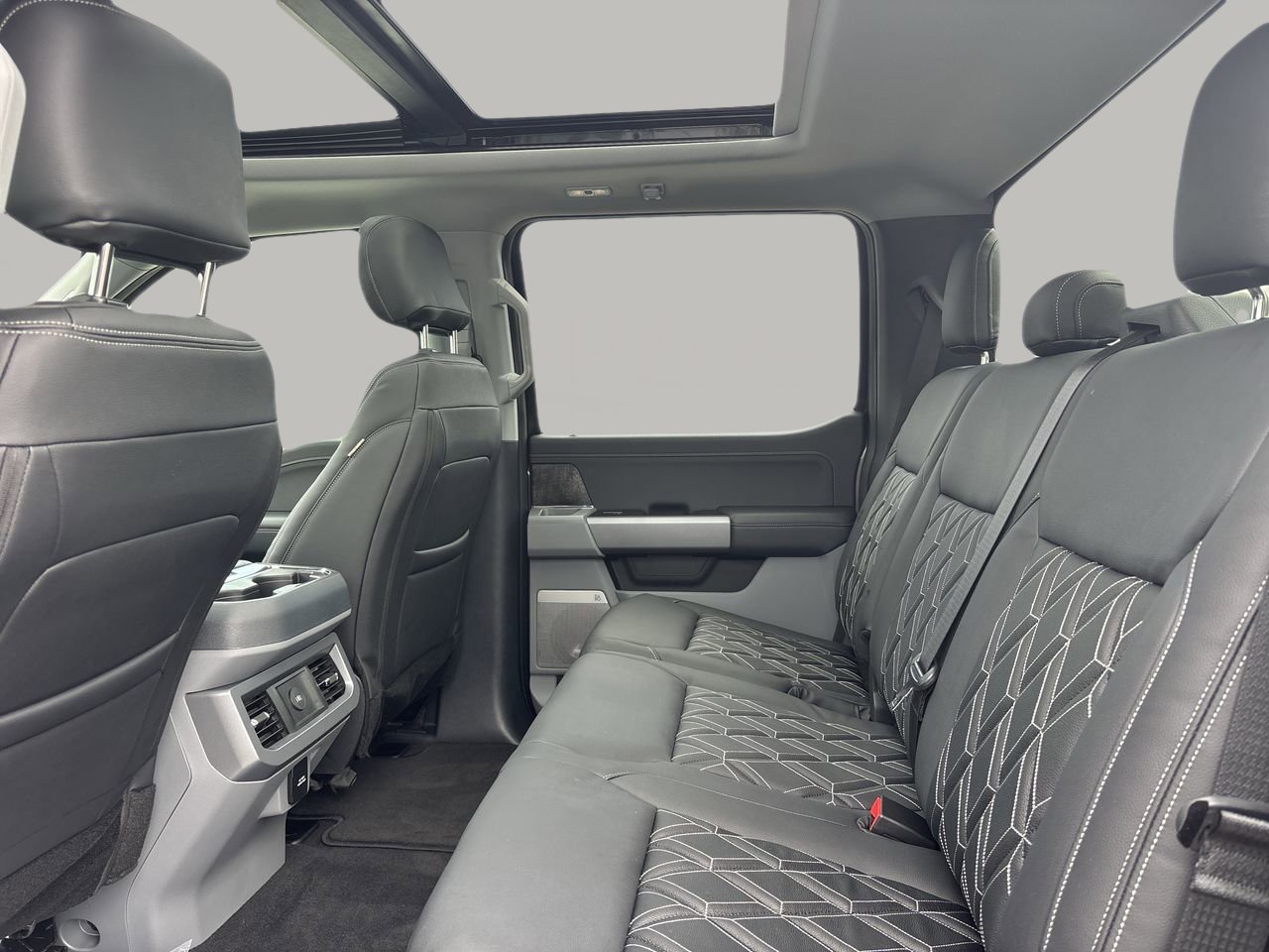 New 2025 Ford F250 XLT w/ Black Appearance Package image 16