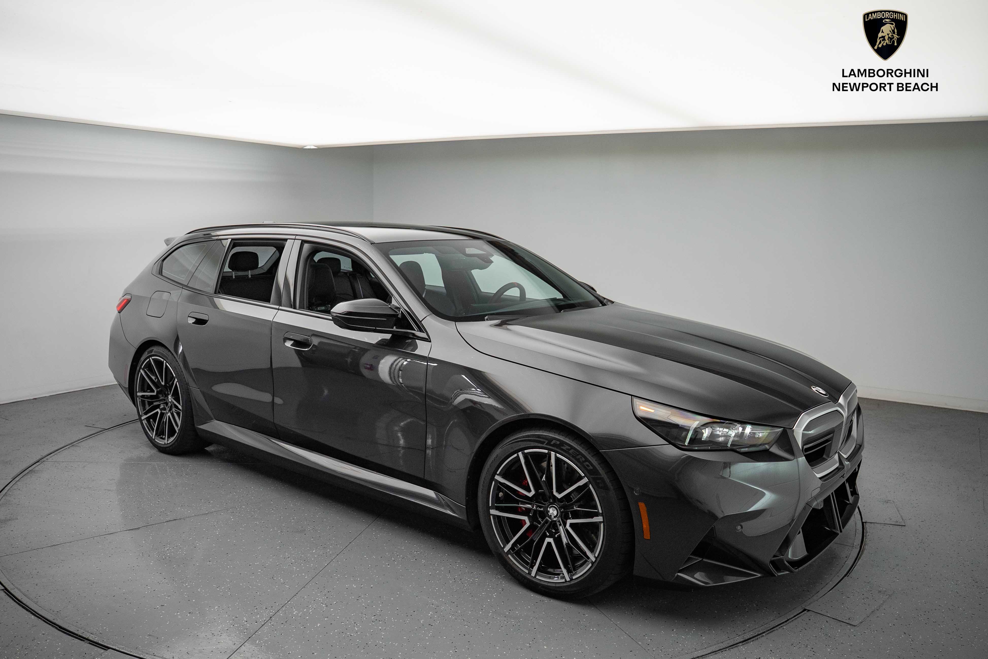 Used 2025 BMW M5 Touring image 1