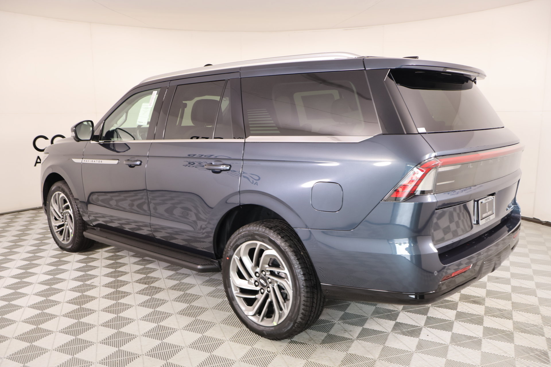 New 2026 Lincoln Navigator Premiere AWD/4WD image 23
