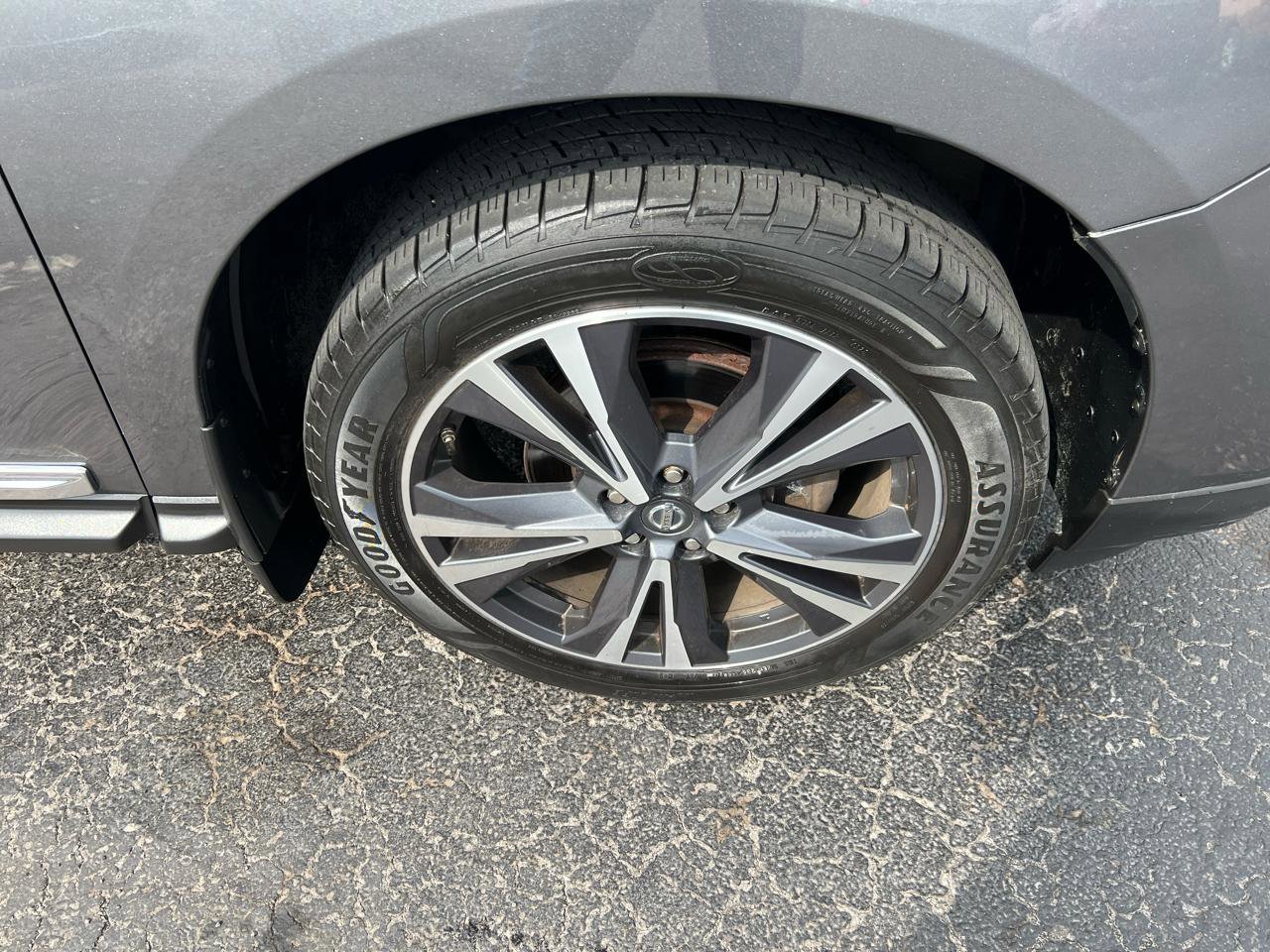 Used 2019 Nissan Pathfinder Platinum AWD/4WD image 31