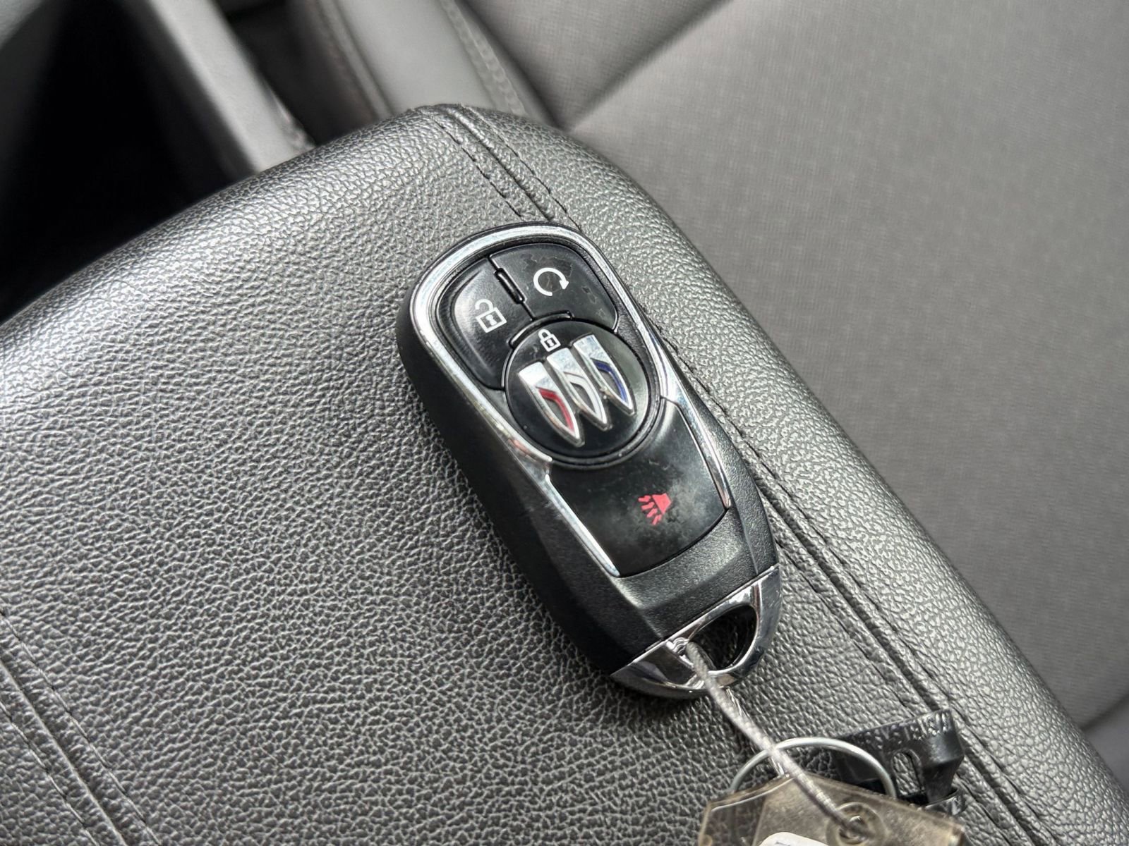 Used 2025 Buick Encore GX Preferred AWD/4WD image 21