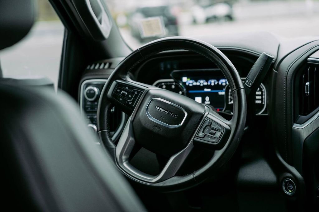 Used 2023 GMC Sierra 2500 Denali w/ Denali Black Diamond Edition image 11