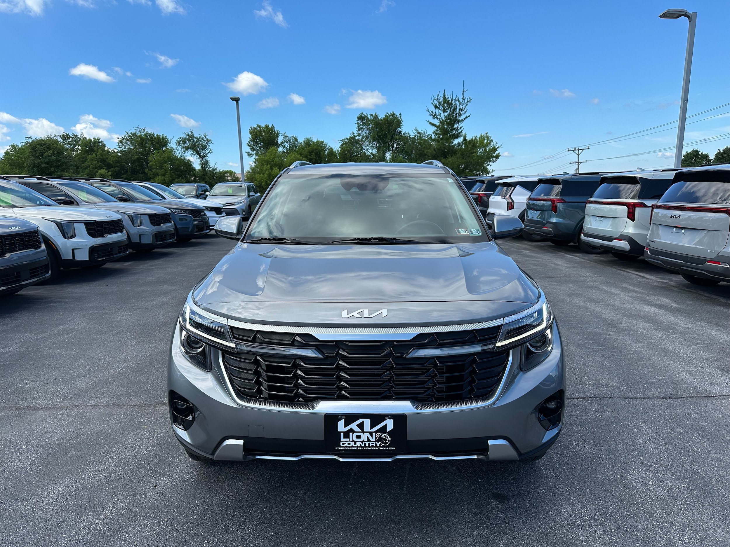 Used 2024 Kia Seltos S AWD/4WD image 2