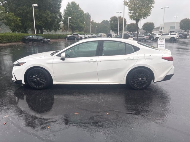 Used 2025 Toyota Camry SE FWD image 4