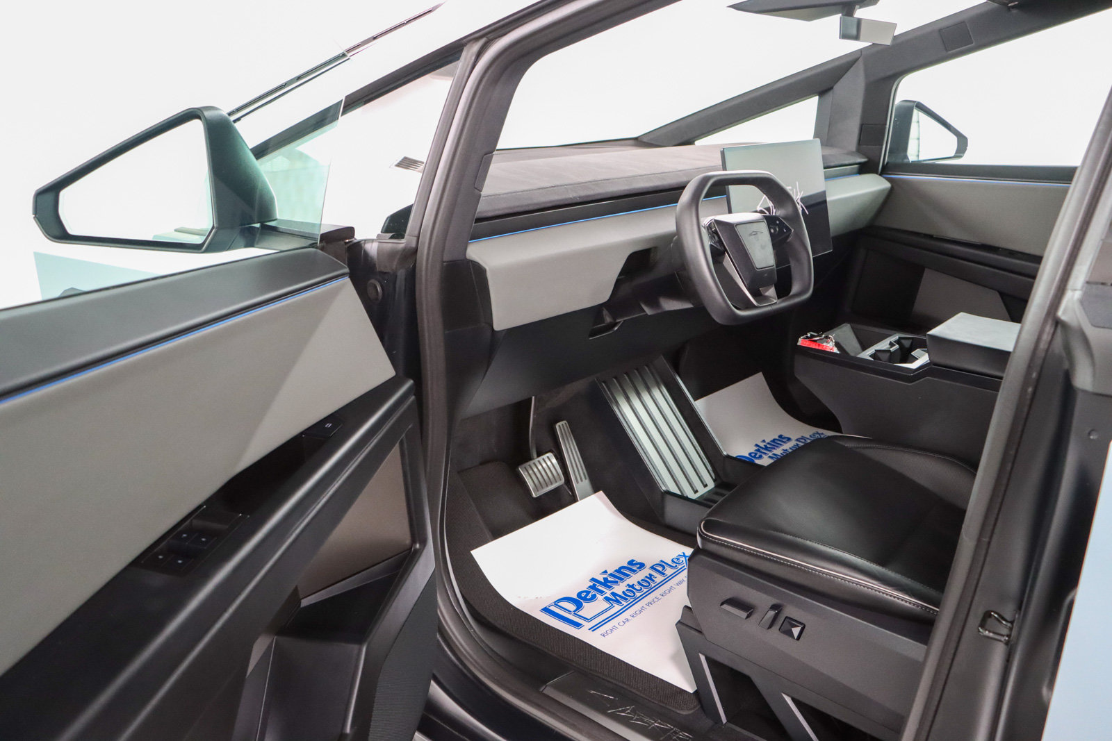 Used 2024 Tesla Cybertruck Cyberbeast AWD/4WD image 3