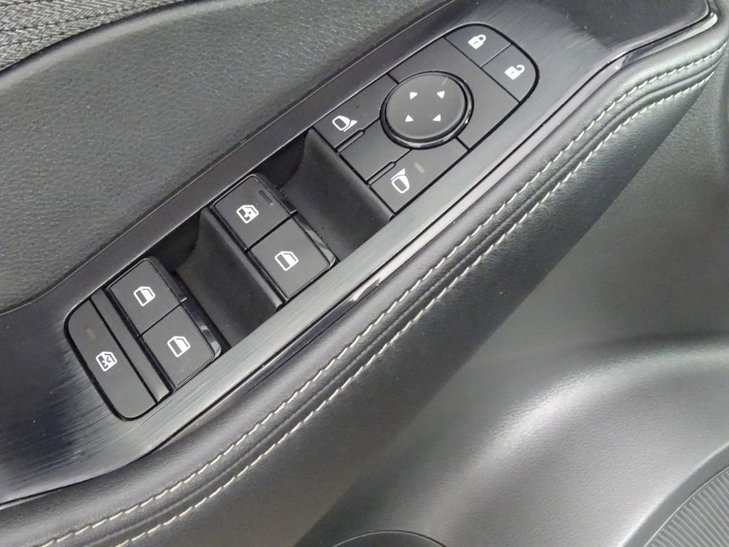 Used 2023 Nissan Rogue SV image 17