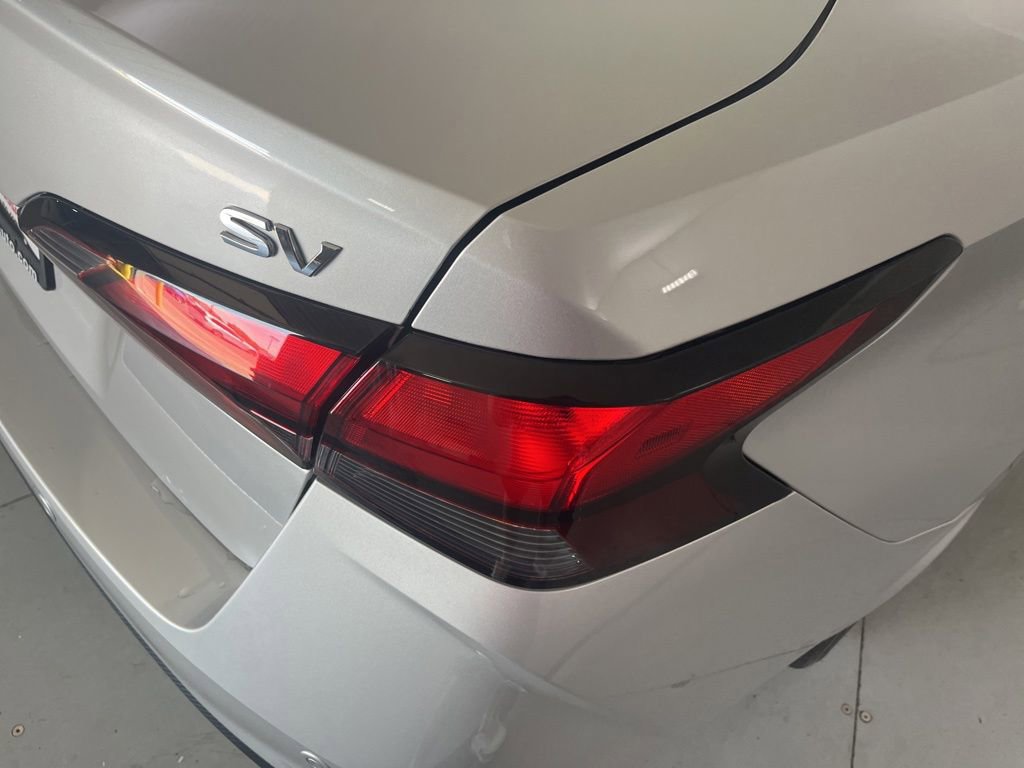 Used 2023 Nissan Versa SV FWD image 45
