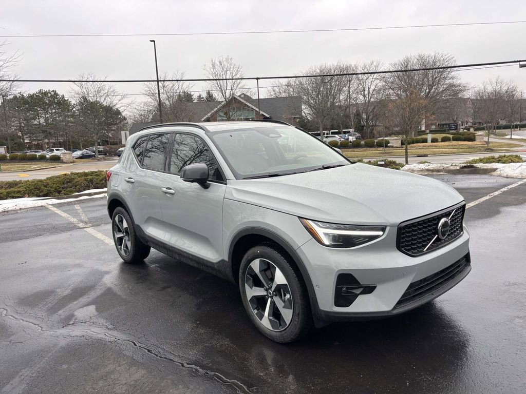 New 2026 Volvo XC40 B5 Plus w/ Protection Package Premier
