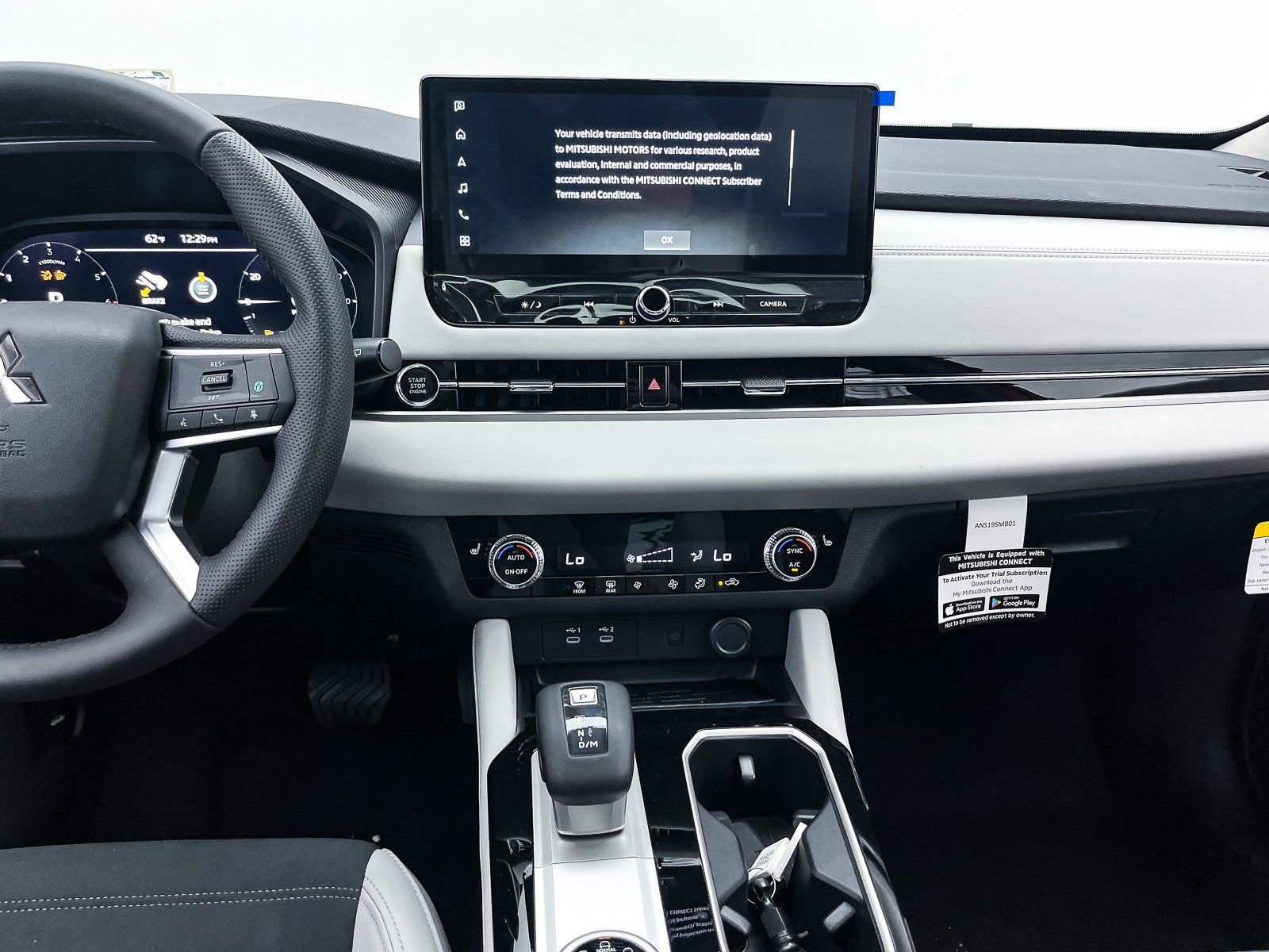 New 2025 Mitsubishi Outlander SE image 16