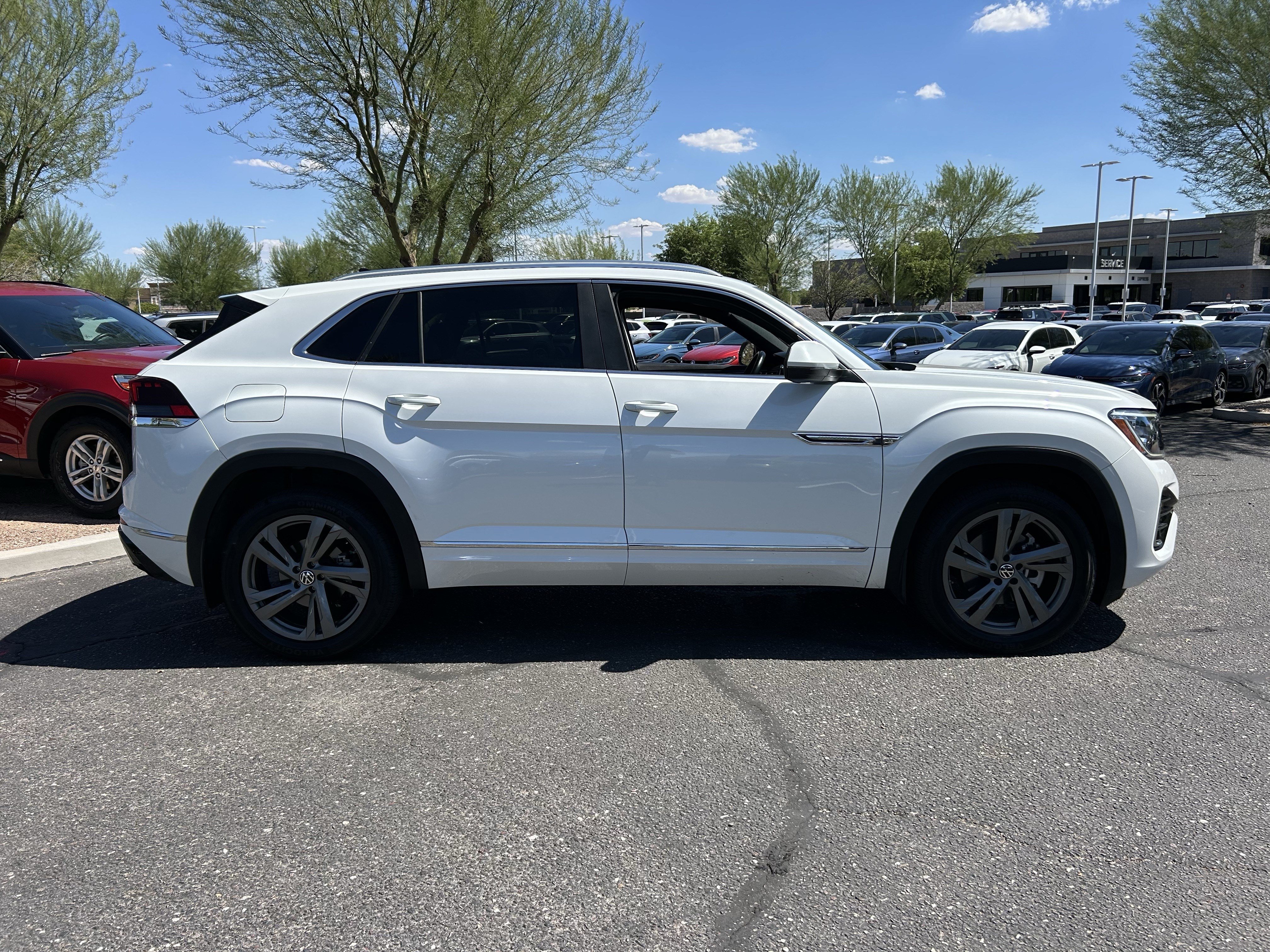 Certified 2024 Volkswagen Atlas Cross Sport SEL R-Line AWD/4WD image 5