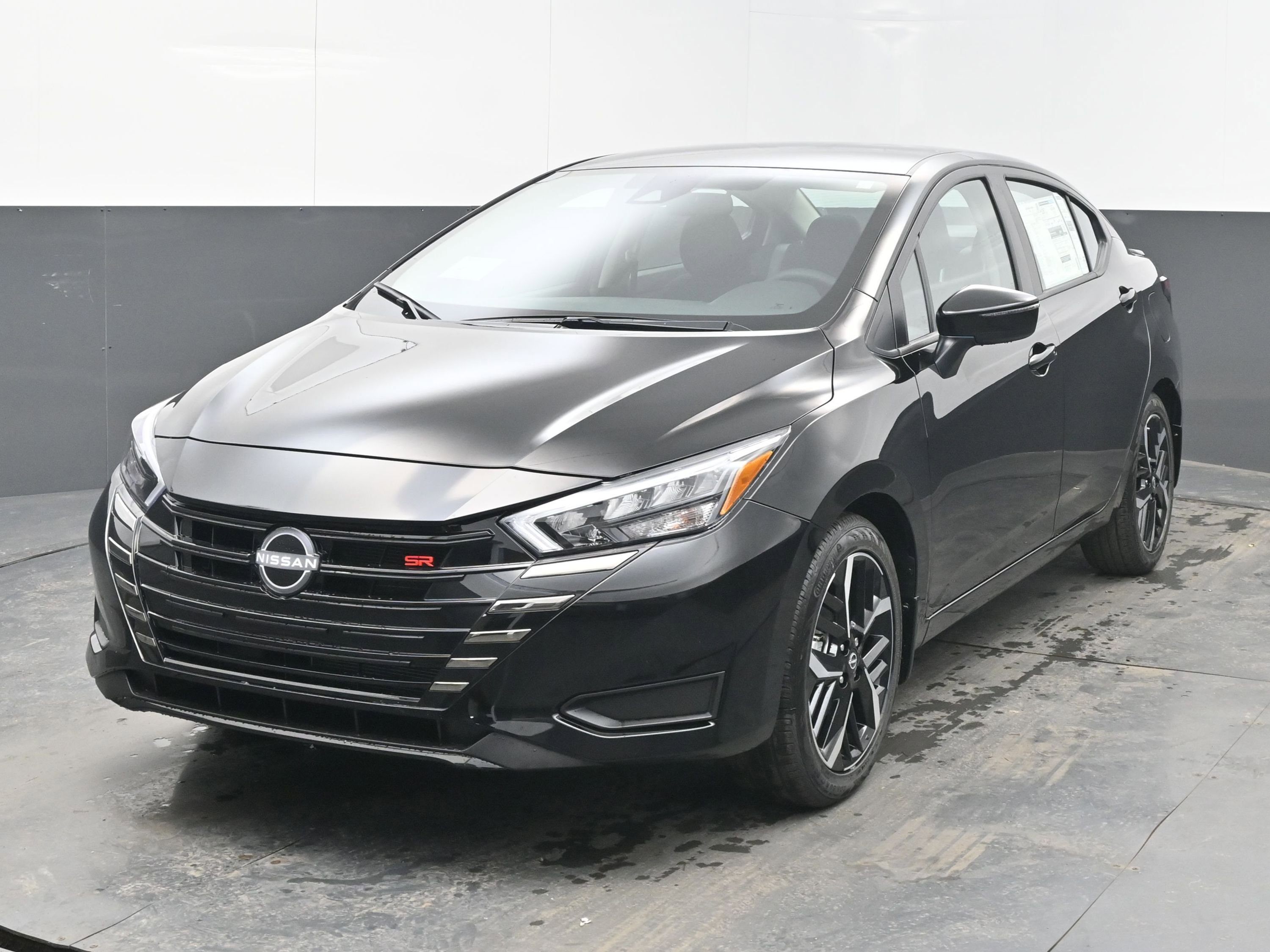 New 2025 Nissan Versa SR image 3