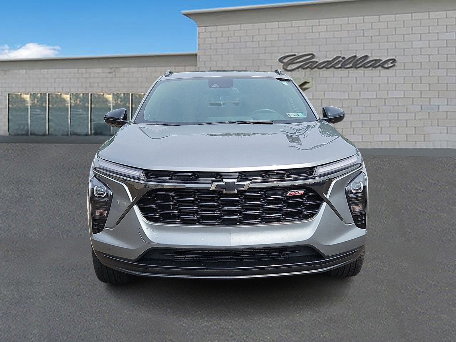 Used 2024 Chevrolet Trax RS FWD image 2