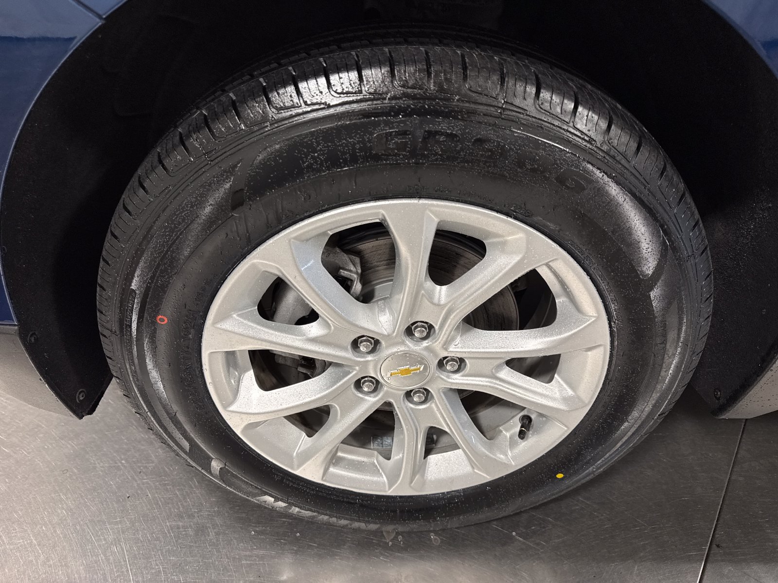 Used 2019 Chevrolet Equinox LT AWD/4WD image 2