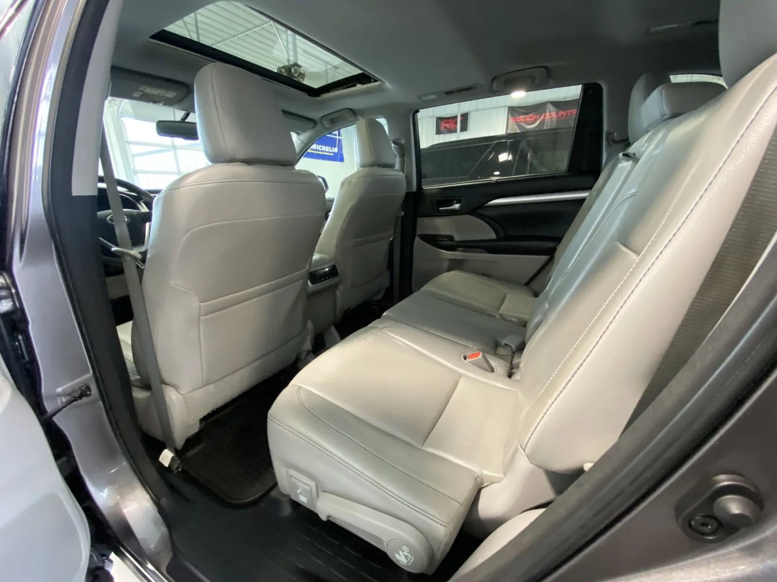 Used 2014 Toyota Highlander XLE AWD/4WD image 13