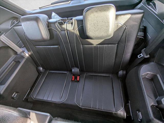 Used 2023 Volkswagen Tiguan SE R-Line image 28