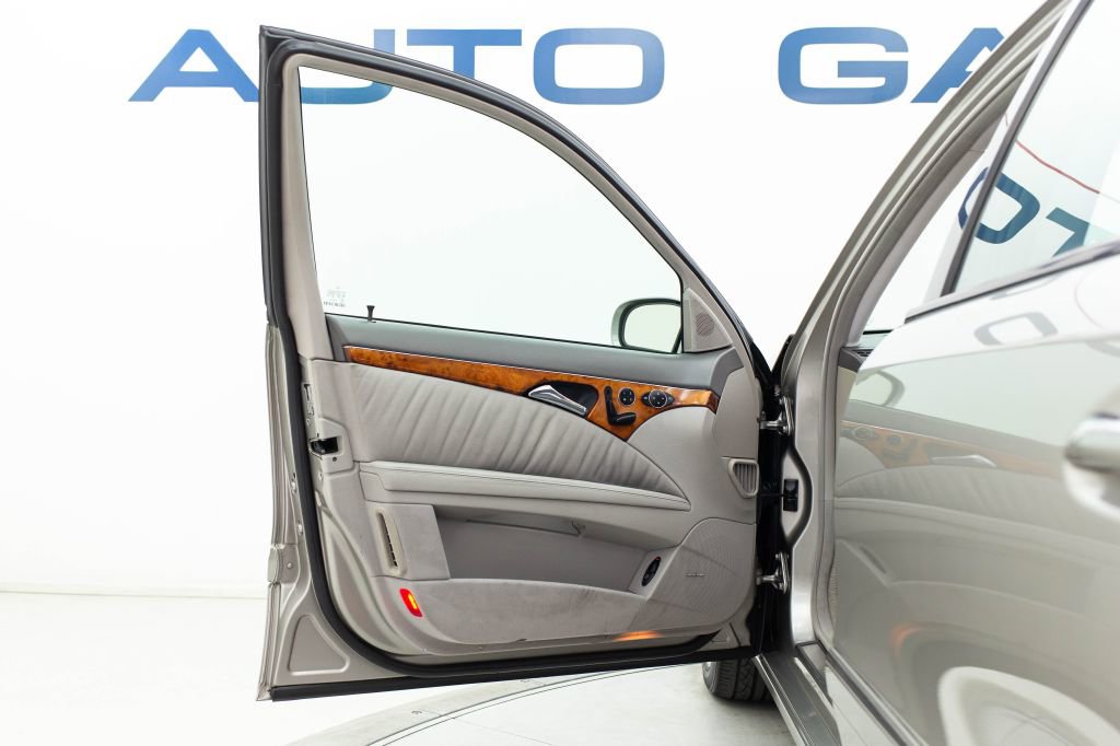 Used 2005 Mercedes-Benz E 500 Sedan w/ Lighting Pkg image 17