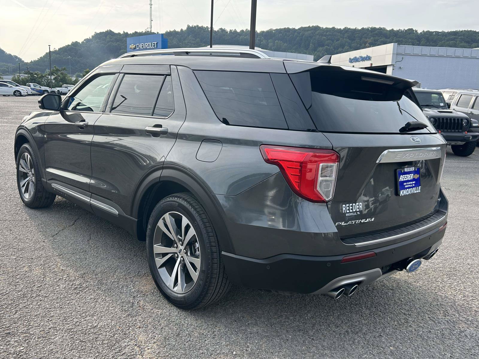 Used 2020 Ford Explorer Platinum w/ Premium Technology Package AWD/4WD image 5