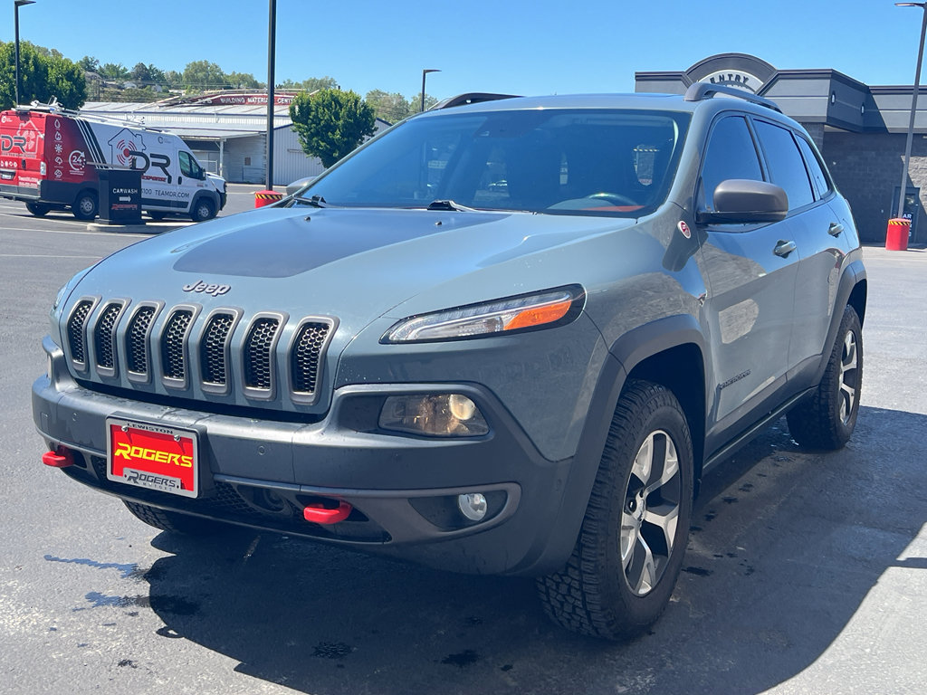 Used 2015 Jeep Cherokee Trailhawk w/ Comfort/Convenience Group AWD/4WD image 3