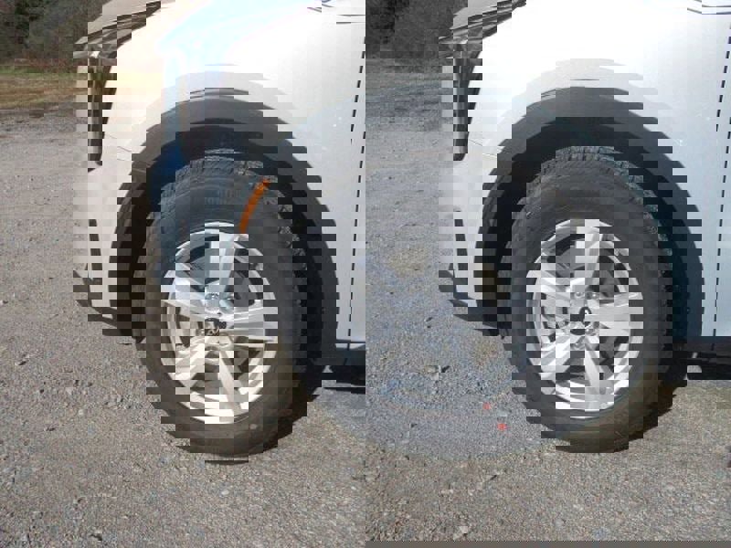 New 2026 Kia Sorento LX image 9