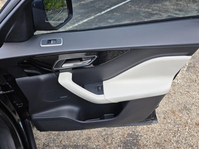 Used 2018 Jaguar F-PACE R-Sport image 19