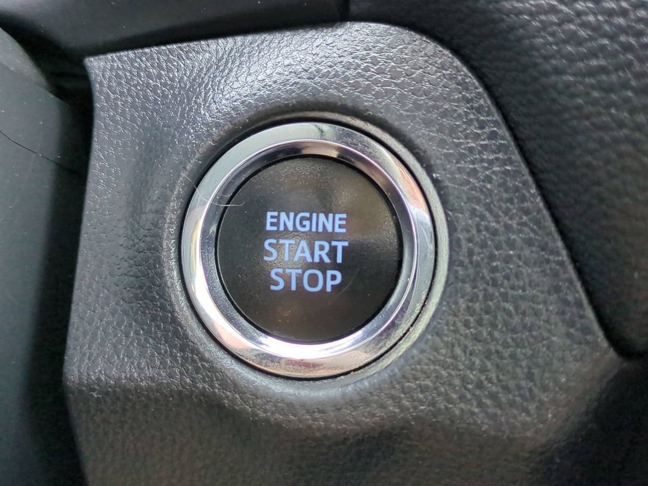 Used 2020 Toyota RAV4 XLE FWD image 26