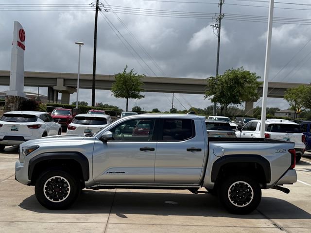 Used 2025 Toyota Tacoma TRD Off-Road AWD/4WD image 7