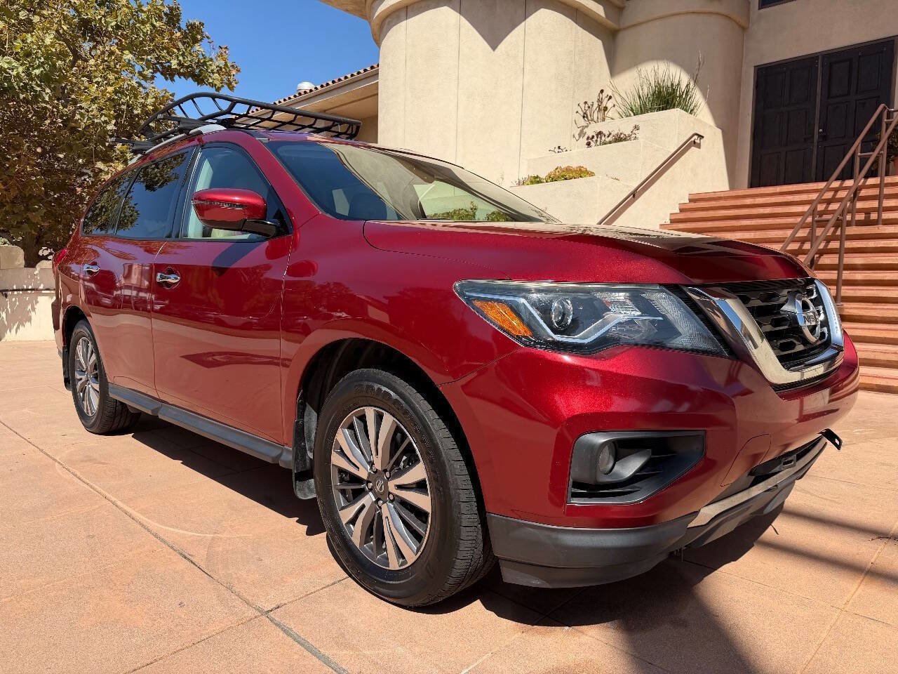 Used 2017 Nissan Pathfinder SV