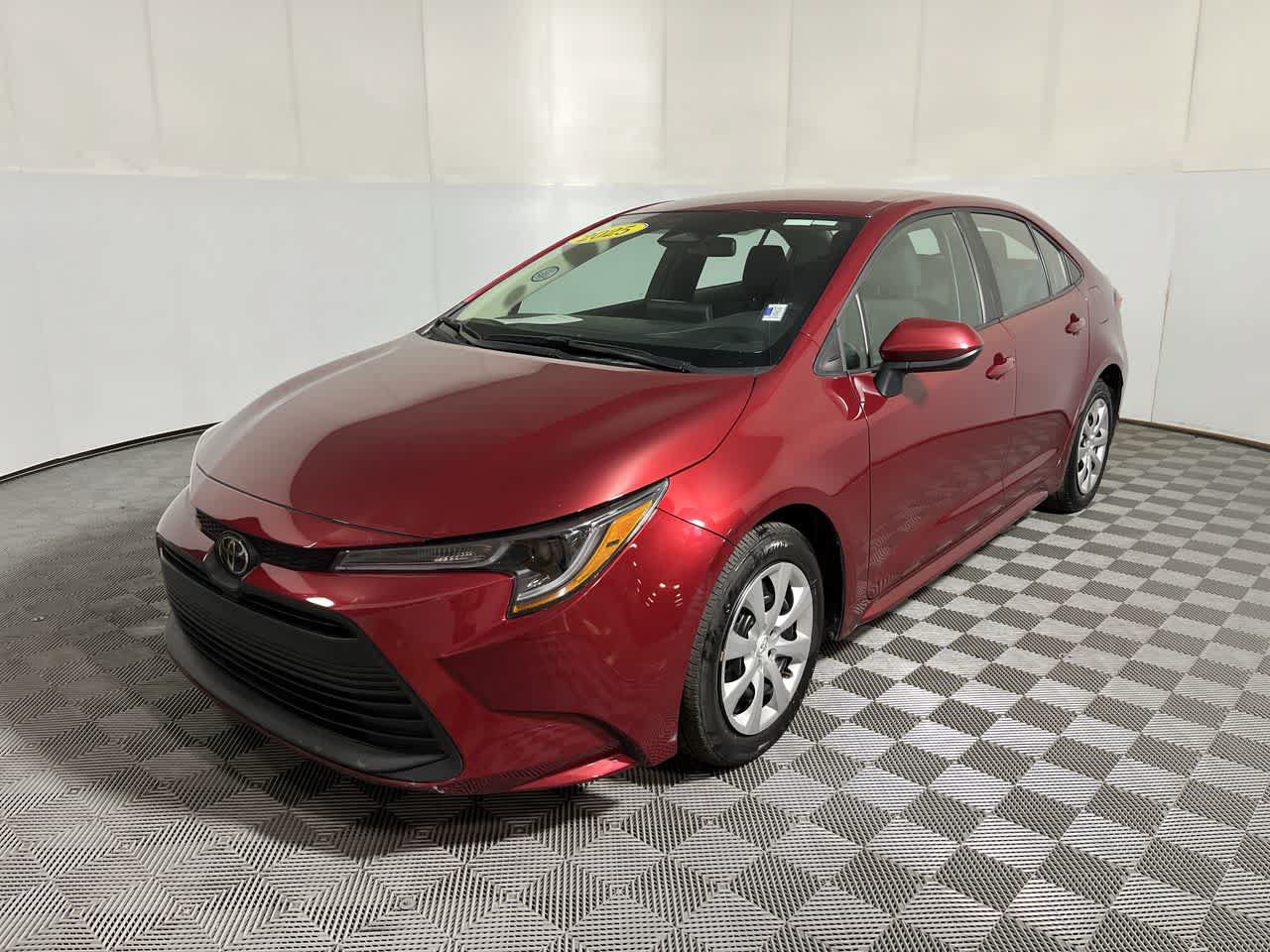 Used 2025 Toyota Corolla LE FWD image 4