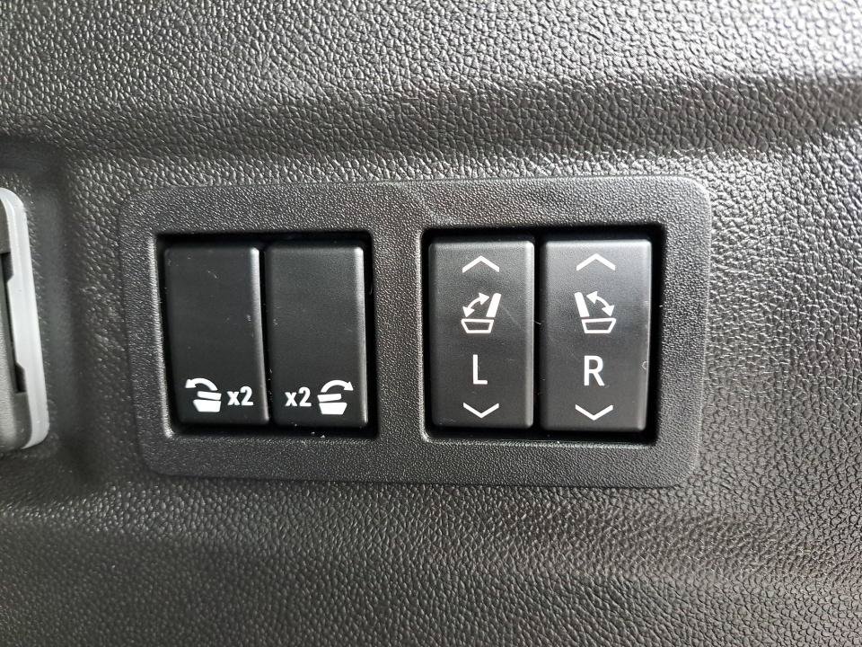 Used 2022 GMC Yukon Denali AWD/4WD image 26