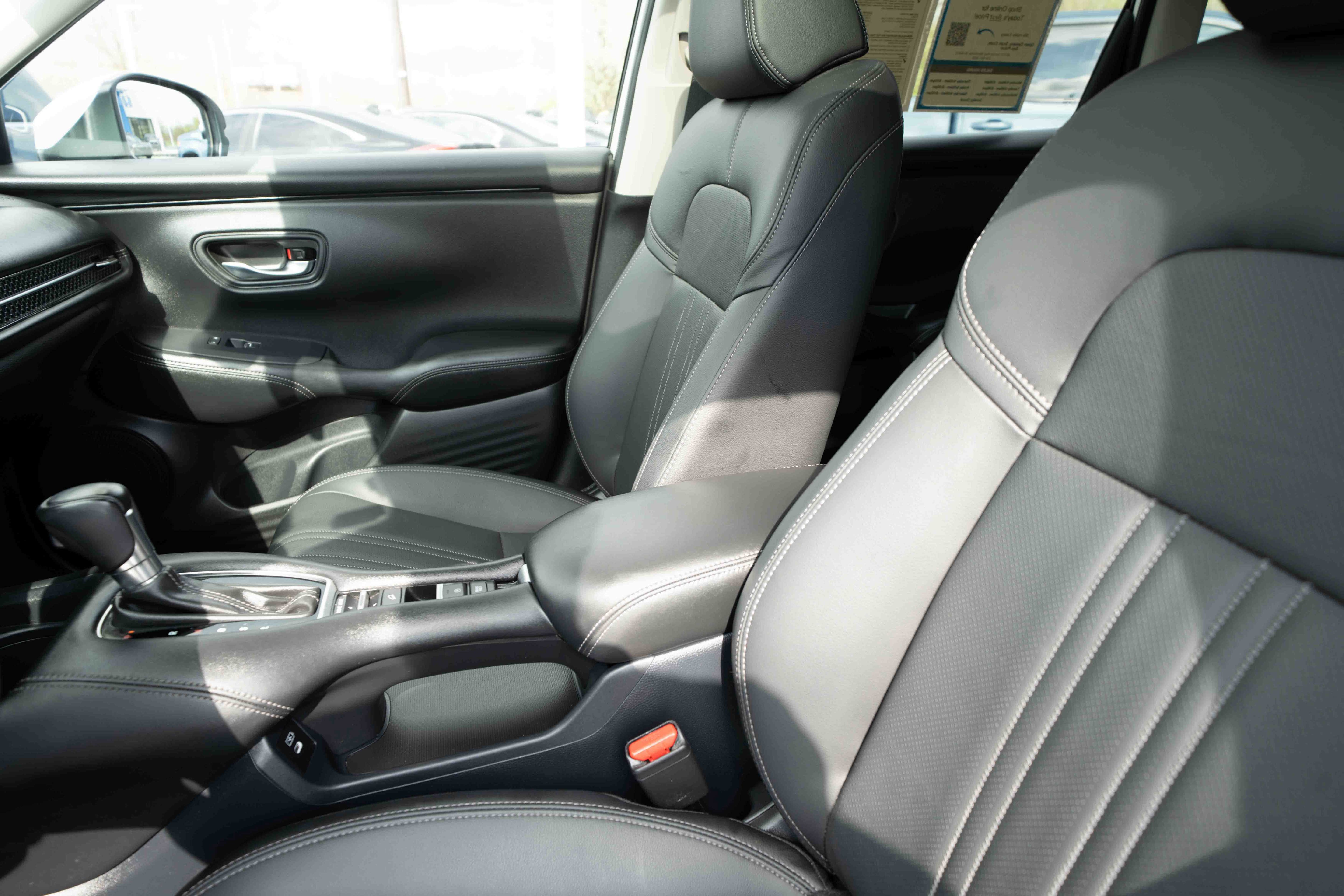 Used 2024 Honda HR-V EX-L image 10