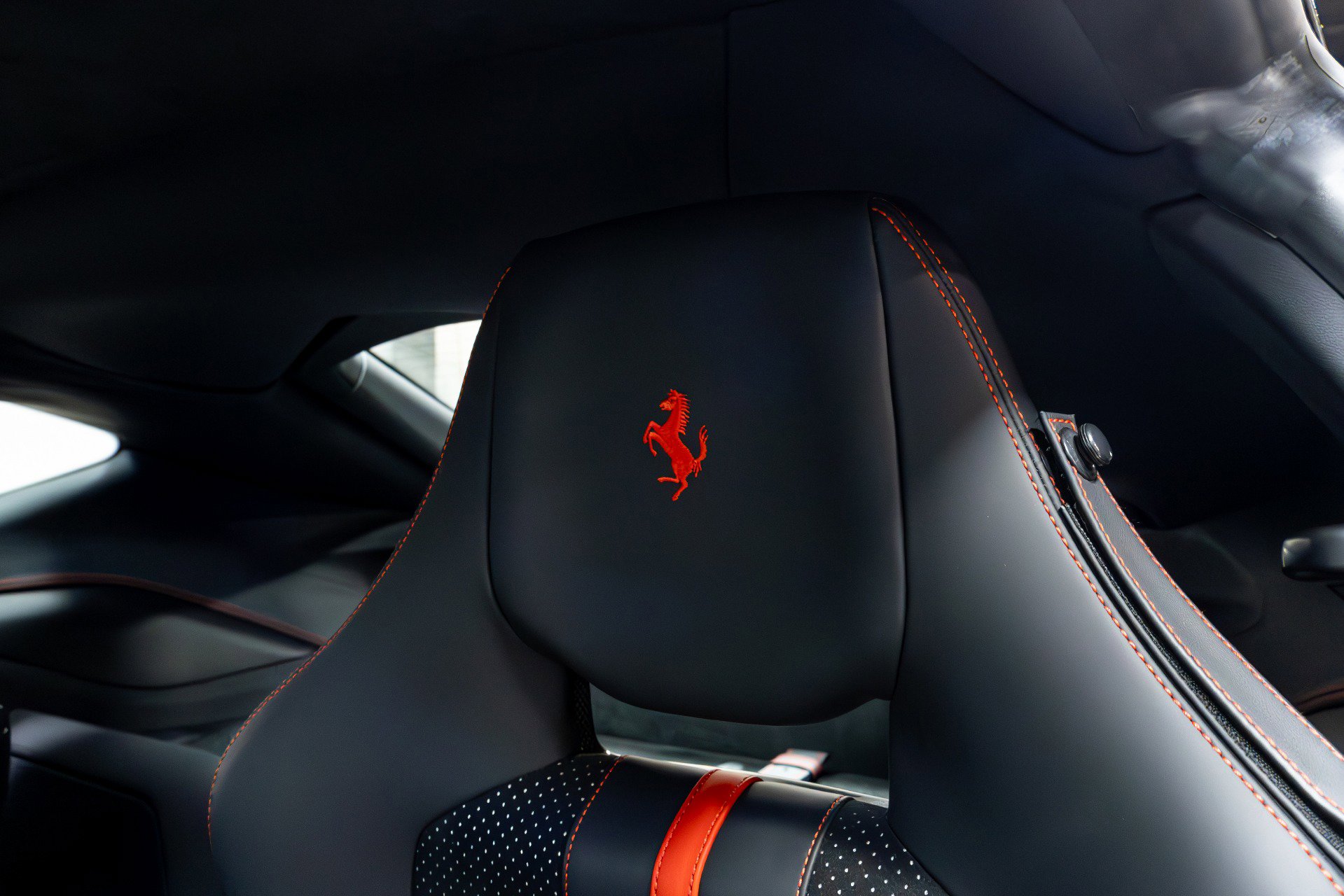 Used 2018 Ferrari 812 Superfast RWD image 9