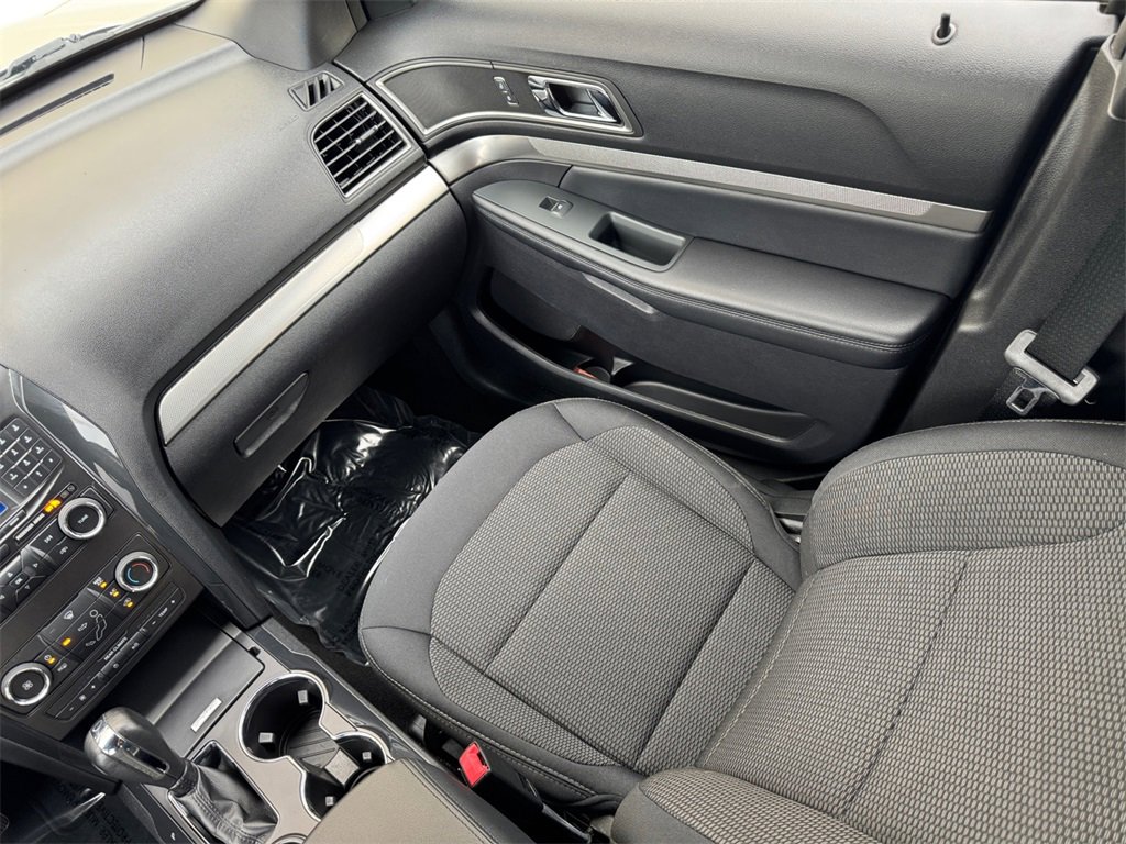 Used 2019 Ford Explorer XLT image 17