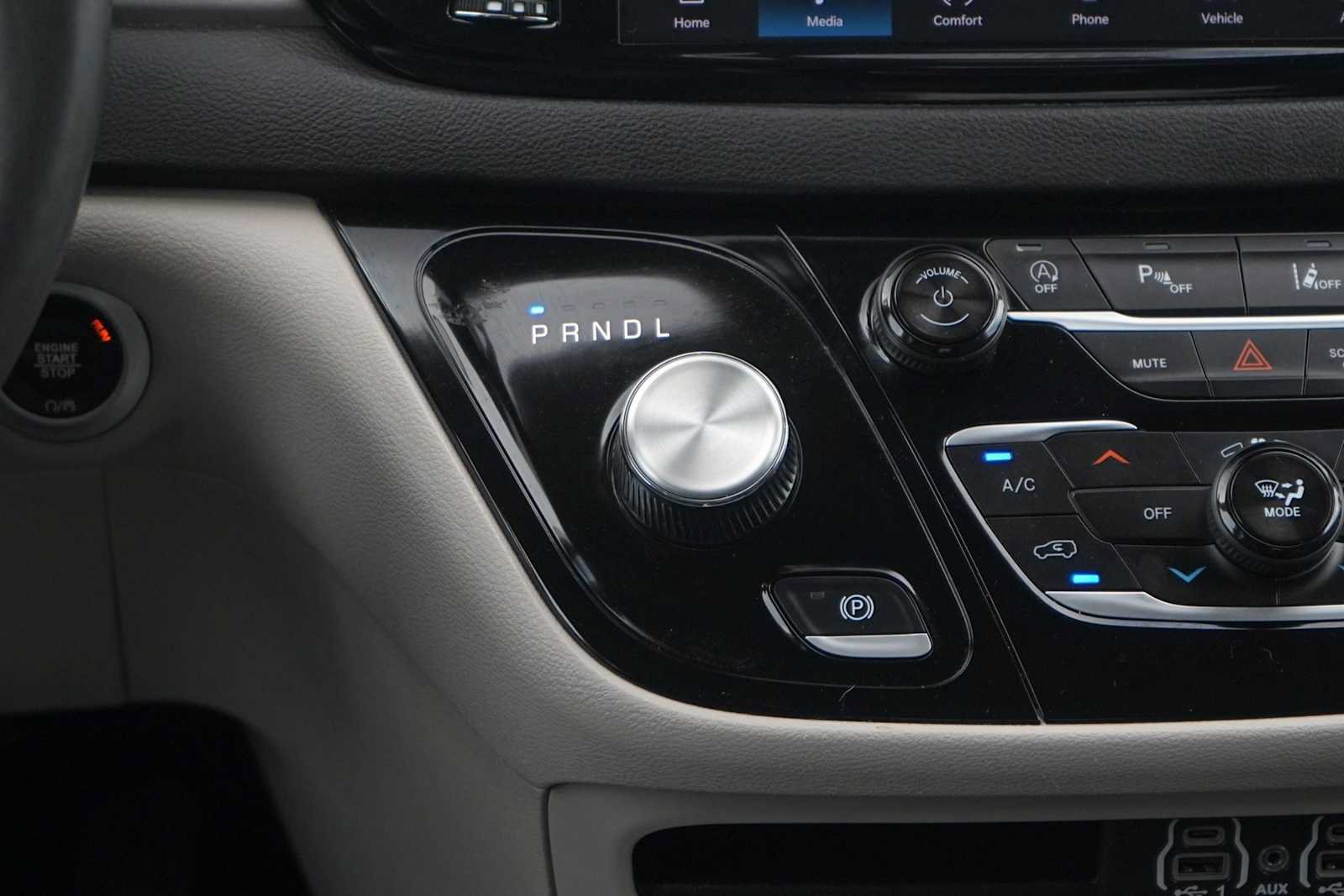Used 2024 Chrysler Pacifica Touring-L FWD image 21