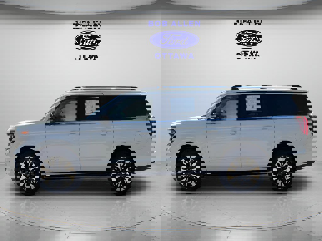 Used 2025 Ford Expedition Max Platinum w/ Driver's Package AWD/4WD image 3