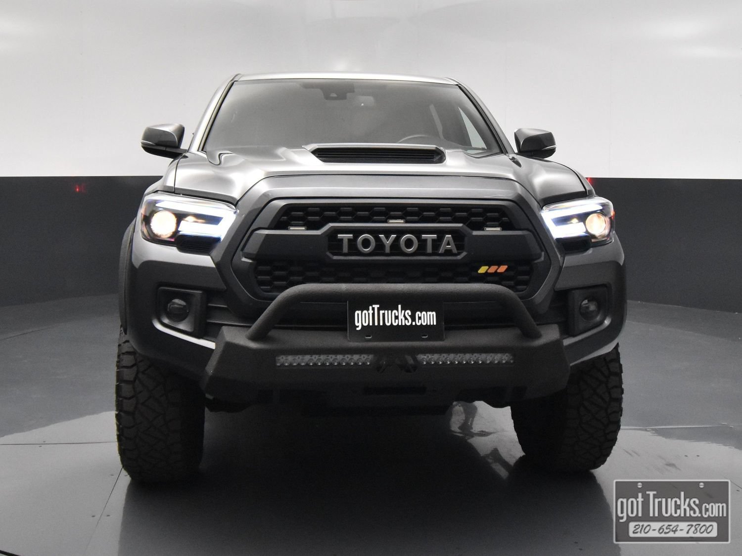 Used 2018 Toyota Tacoma TRD Off-Road AWD/4WD image 48