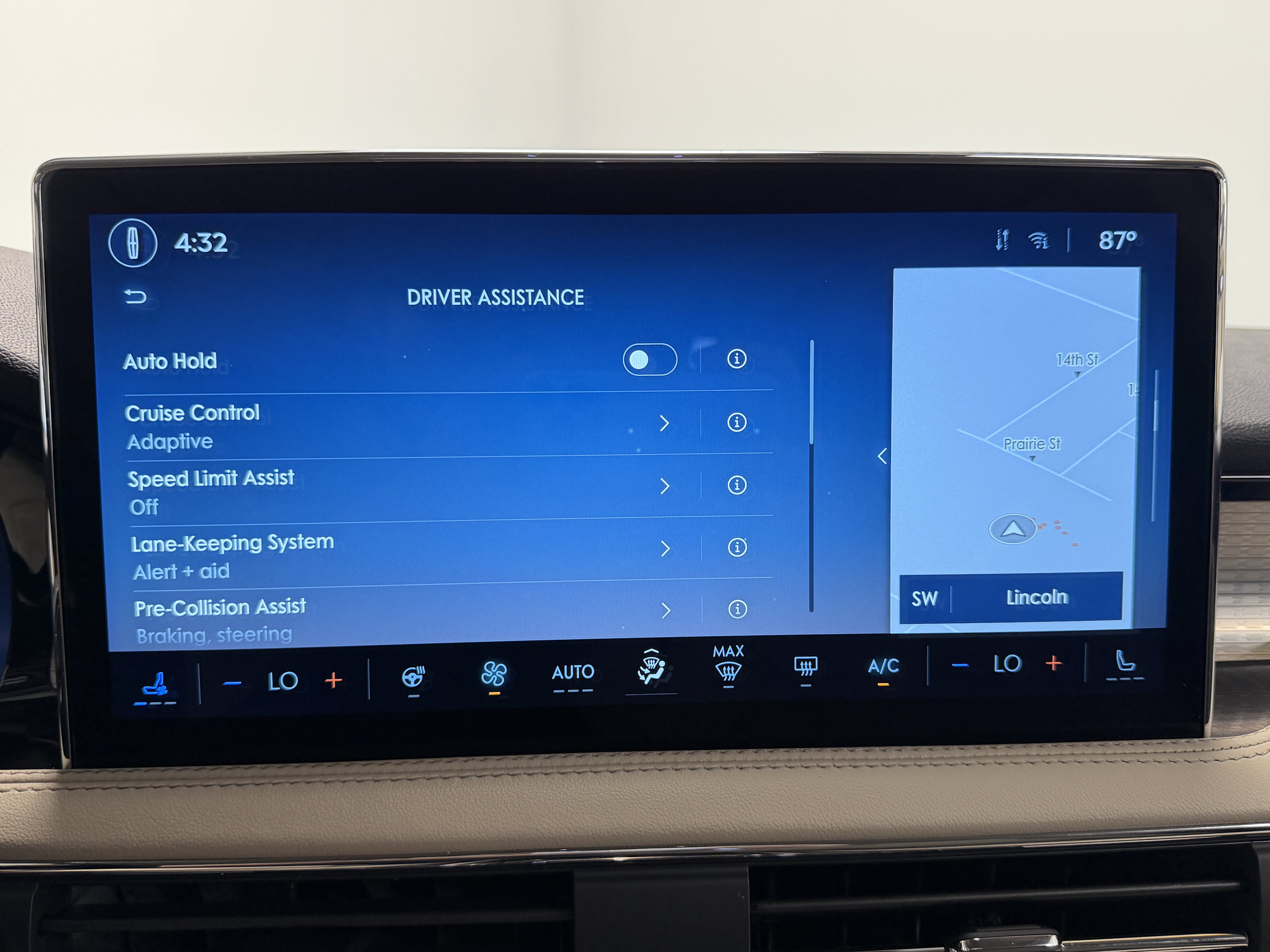 Used 2025 Lincoln Corsair AWD w/ Equipment Group 101A image 7