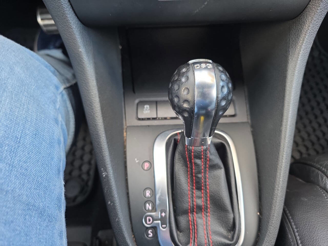 Used 2012 Volkswagen GTI 4-Door image 17