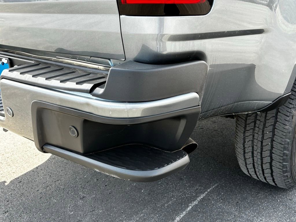 Used 2022 Chevrolet Colorado LT w/ Fleet Safety Package image 12