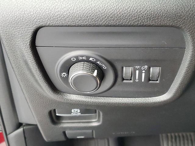 Used 2023 Jeep Grand Cherokee Laredo AWD/4WD image 32