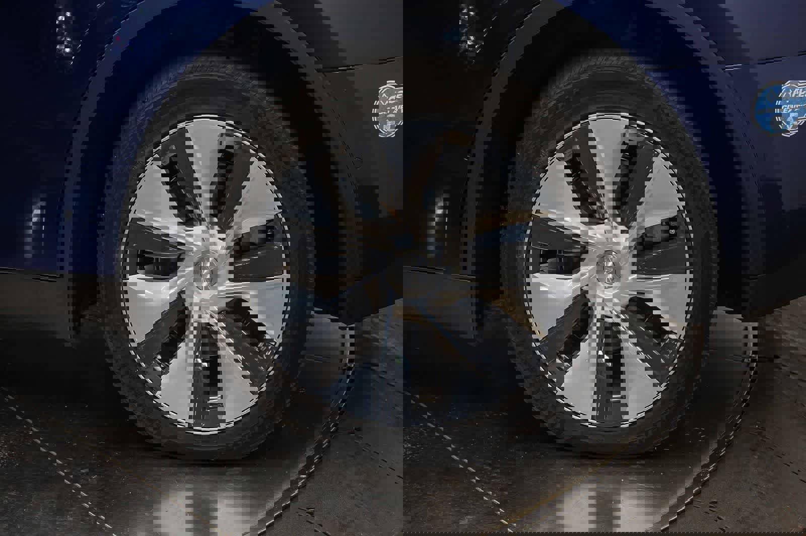 Used 2021 Tesla Model Y Long Range image 10