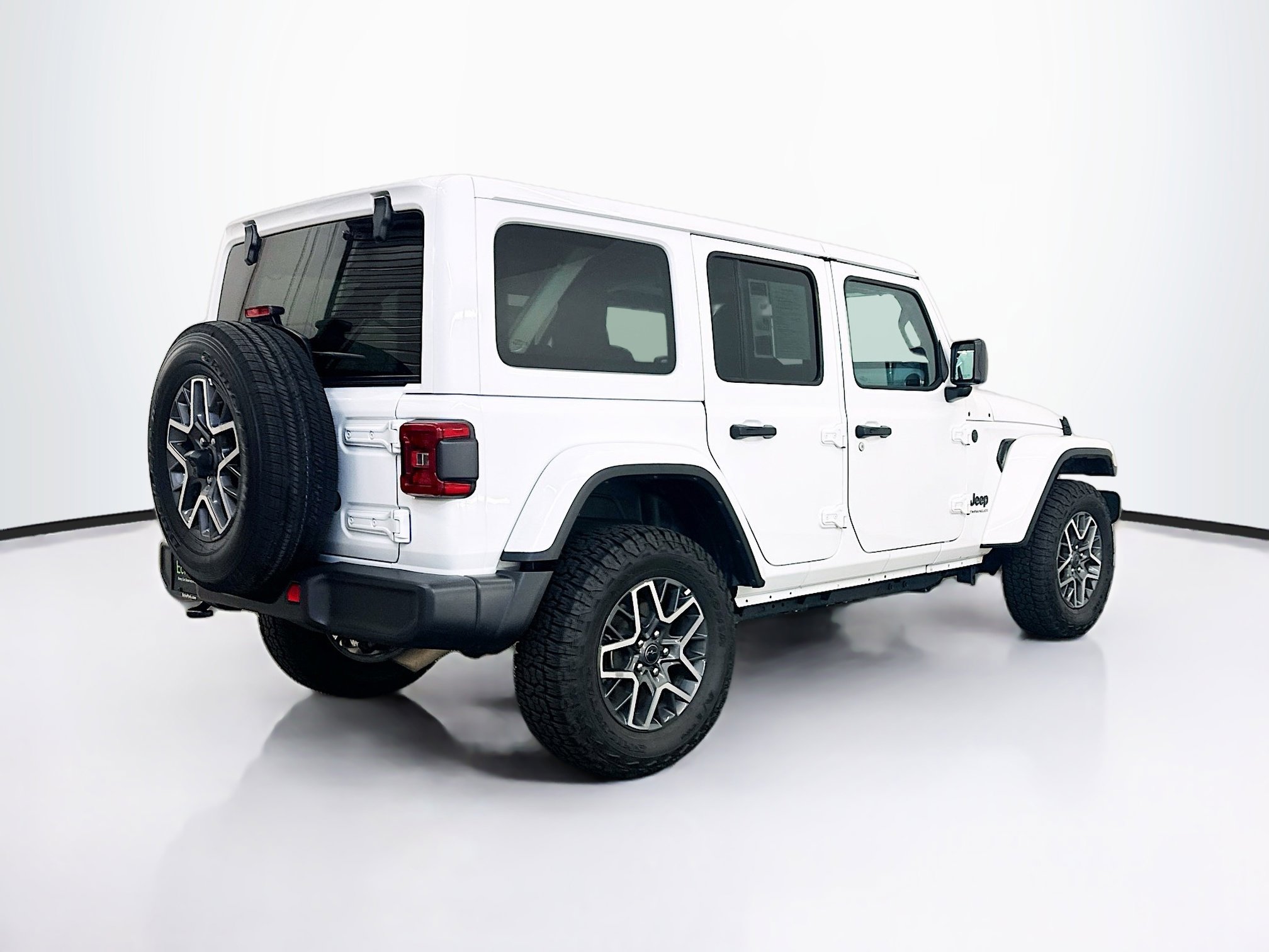 Used 2025 Jeep Wrangler Sahara image 9
