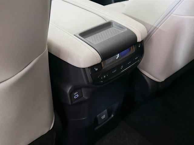 Used 2025 Toyota Grand Highlander AWD Hybrid image 26