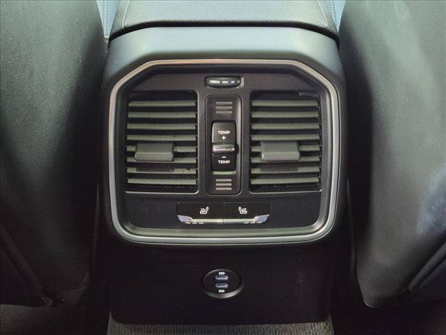 Used 2022 Porsche Macan AWD/4WD image 17