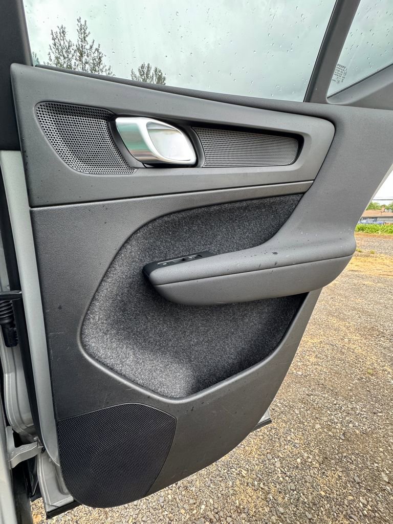 Used 2024 Volvo XC40 B5 Core AWD/4WD image 30