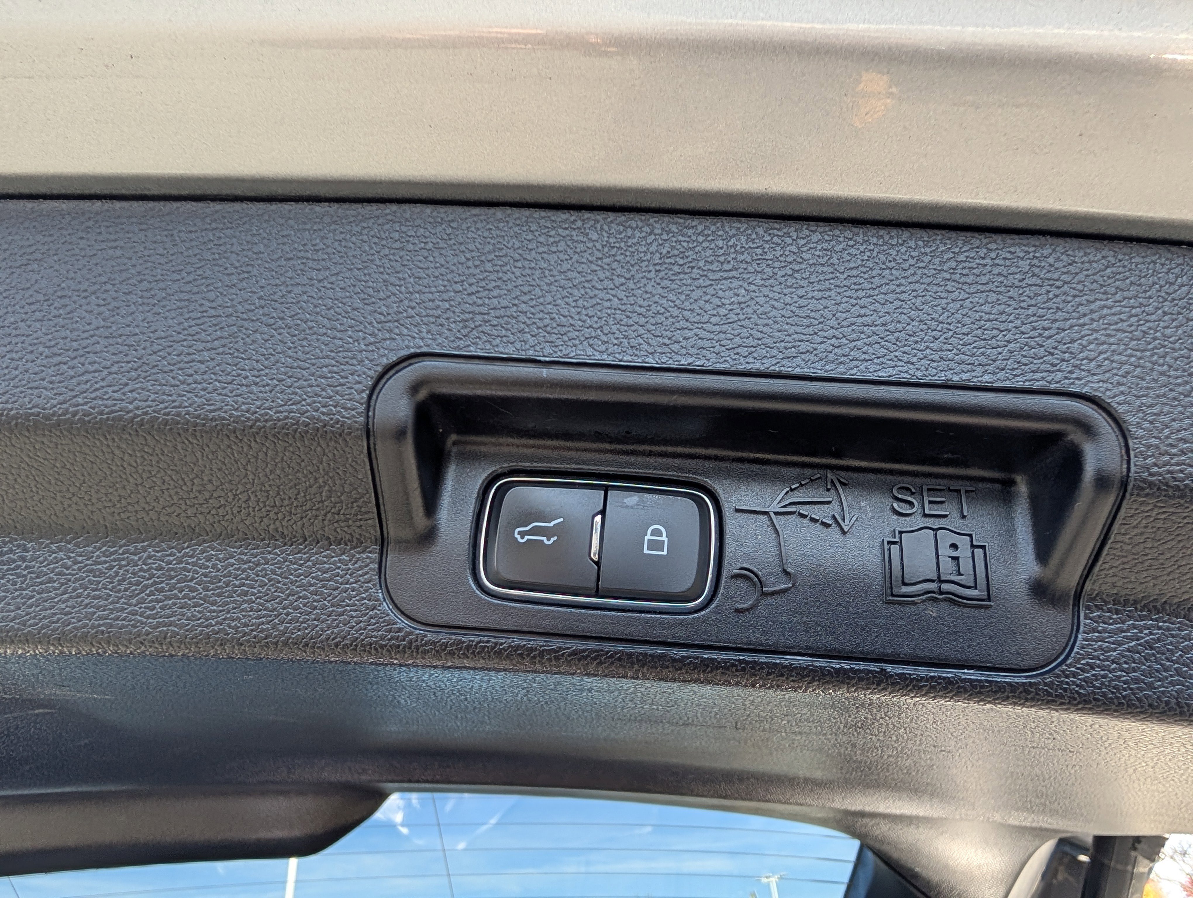 Certified 2020 Ford Explorer XLT image 13