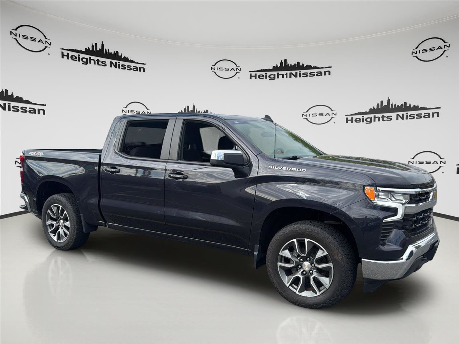 Used 2023 Chevrolet Silverado 1500 LT AWD/4WD image 8