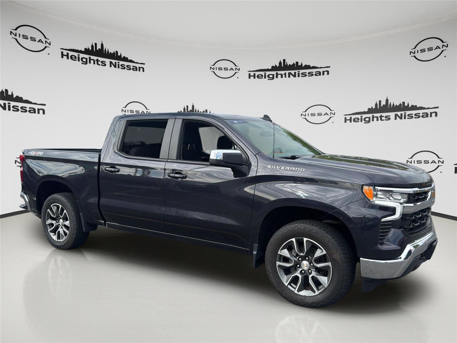 Used 2023 Chevrolet Silverado 1500 LT AWD/4WD image 8