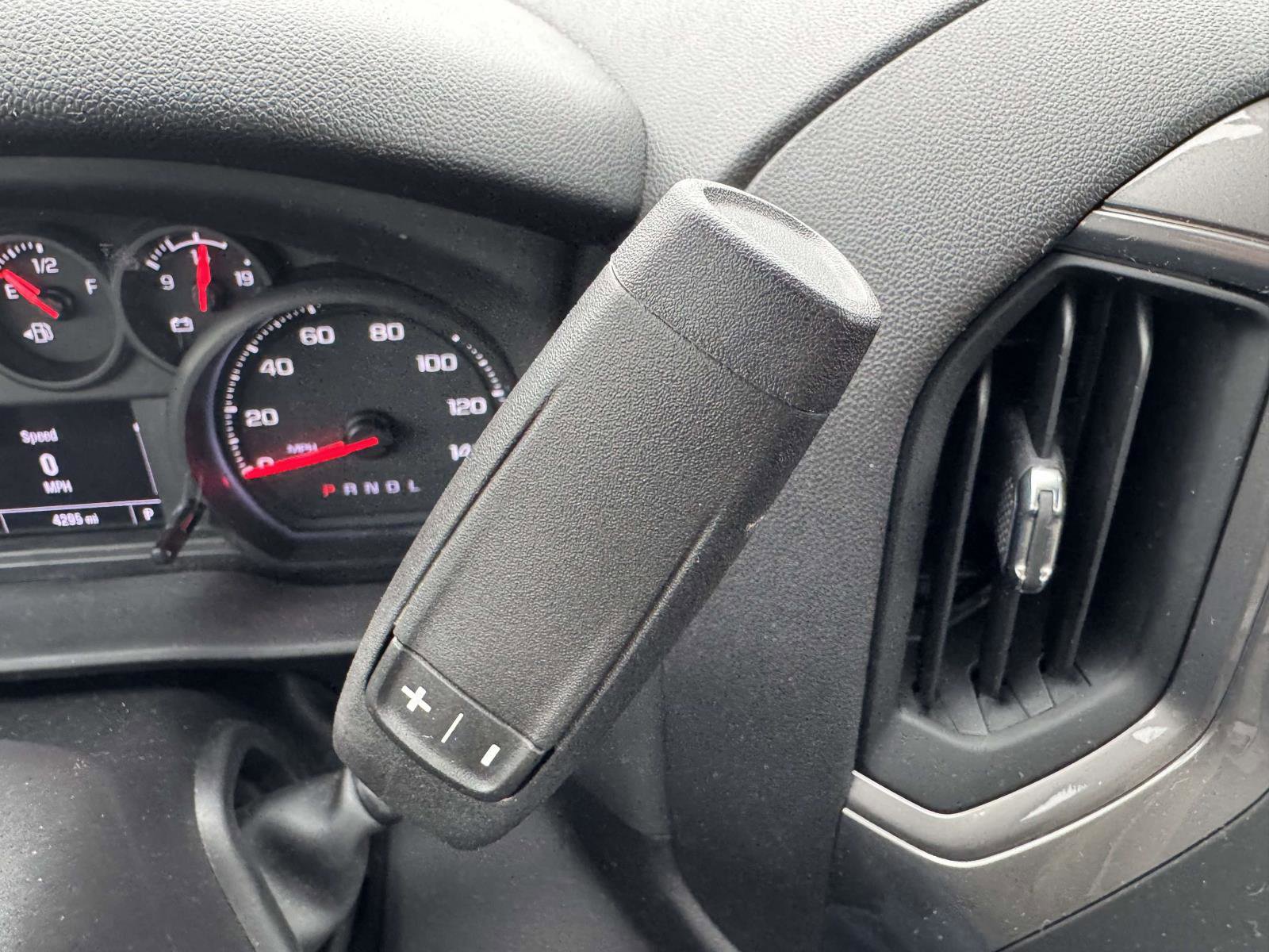 Used 2025 Chevrolet Silverado 1500 W/T image 26