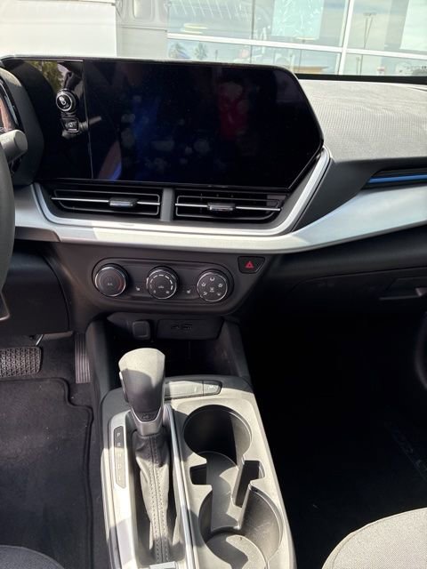 Used 2025 Chevrolet Trax LS w/ LS Convenience Package image 9