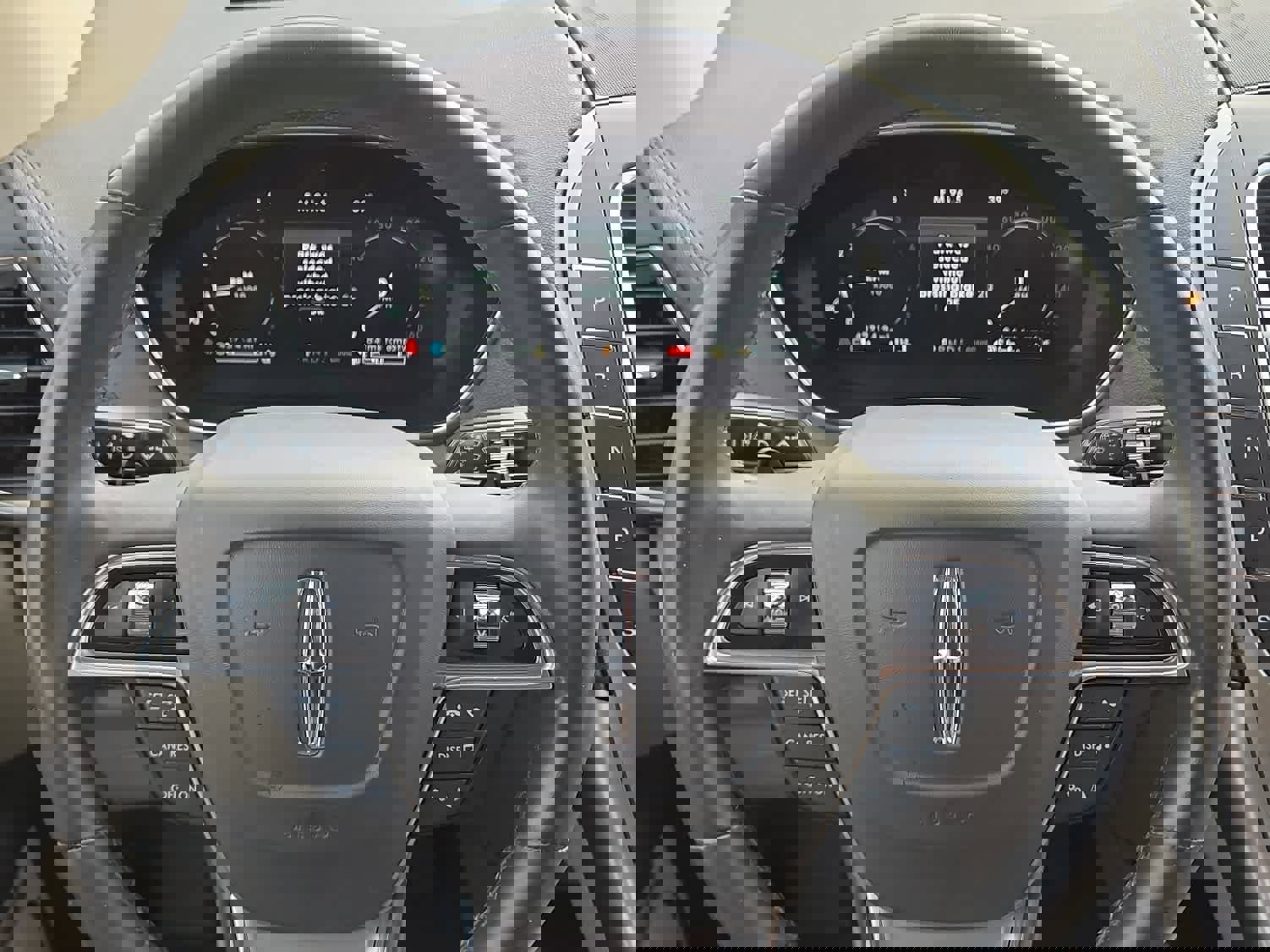 Used 2020 Lincoln Nautilus Premier w/ Equipment Group 101A image 14